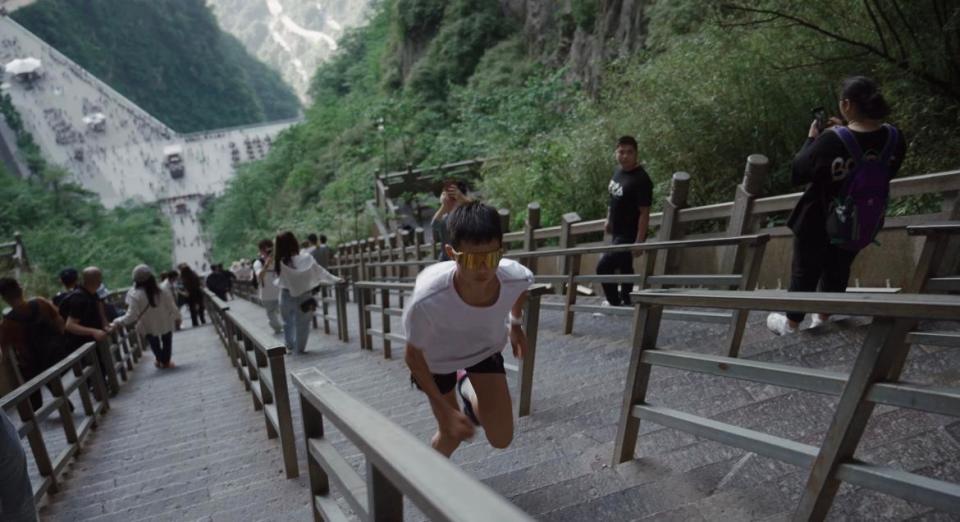 宛如一条巨, 业选手参加, 年全国登山
