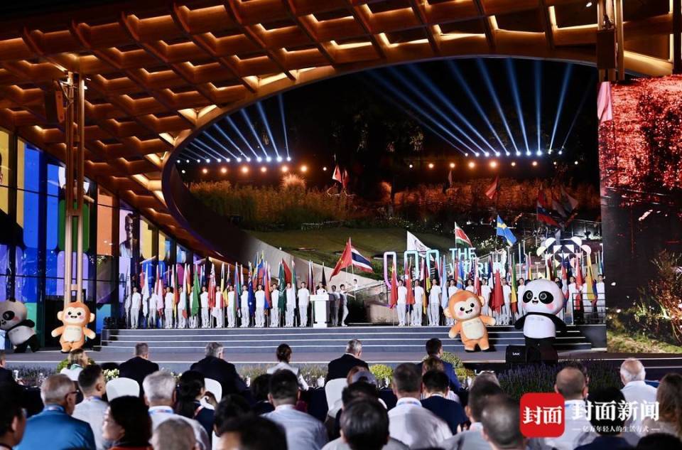 场工作人员, 颇具特色, 多名演职人